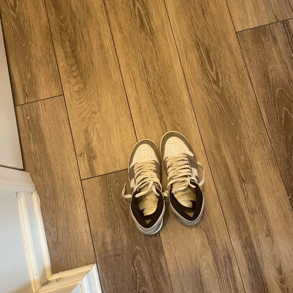 Jordan Men Cream and Brown Low-Top Sneakers